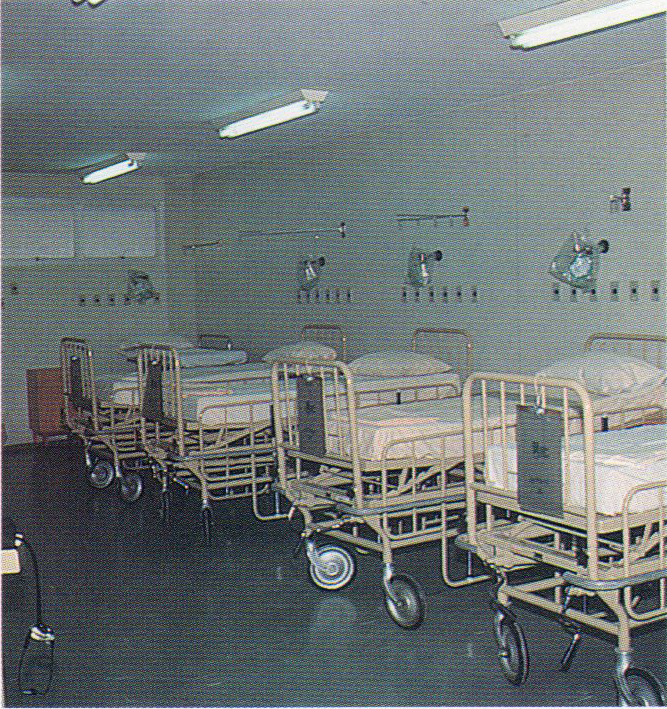 Sobre Nós - Galeria de Imagens - Em 1975 o Centr​o de Terapia Intens​iva é ampliado de sete para 11 leitos